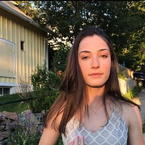 Meet your Posher, Emily